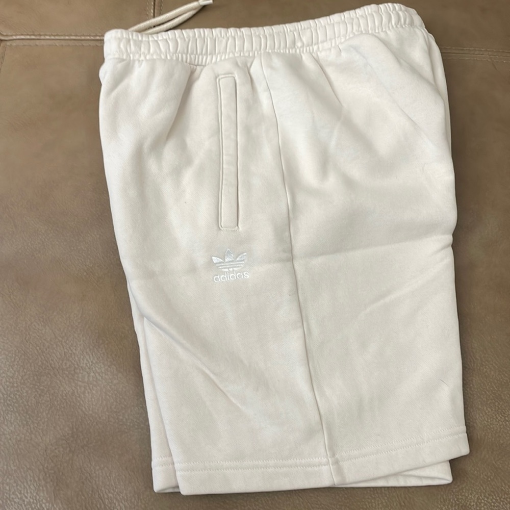 Men’s Adidas essential sweat fleece shorts Small NEVER WORN NWOT